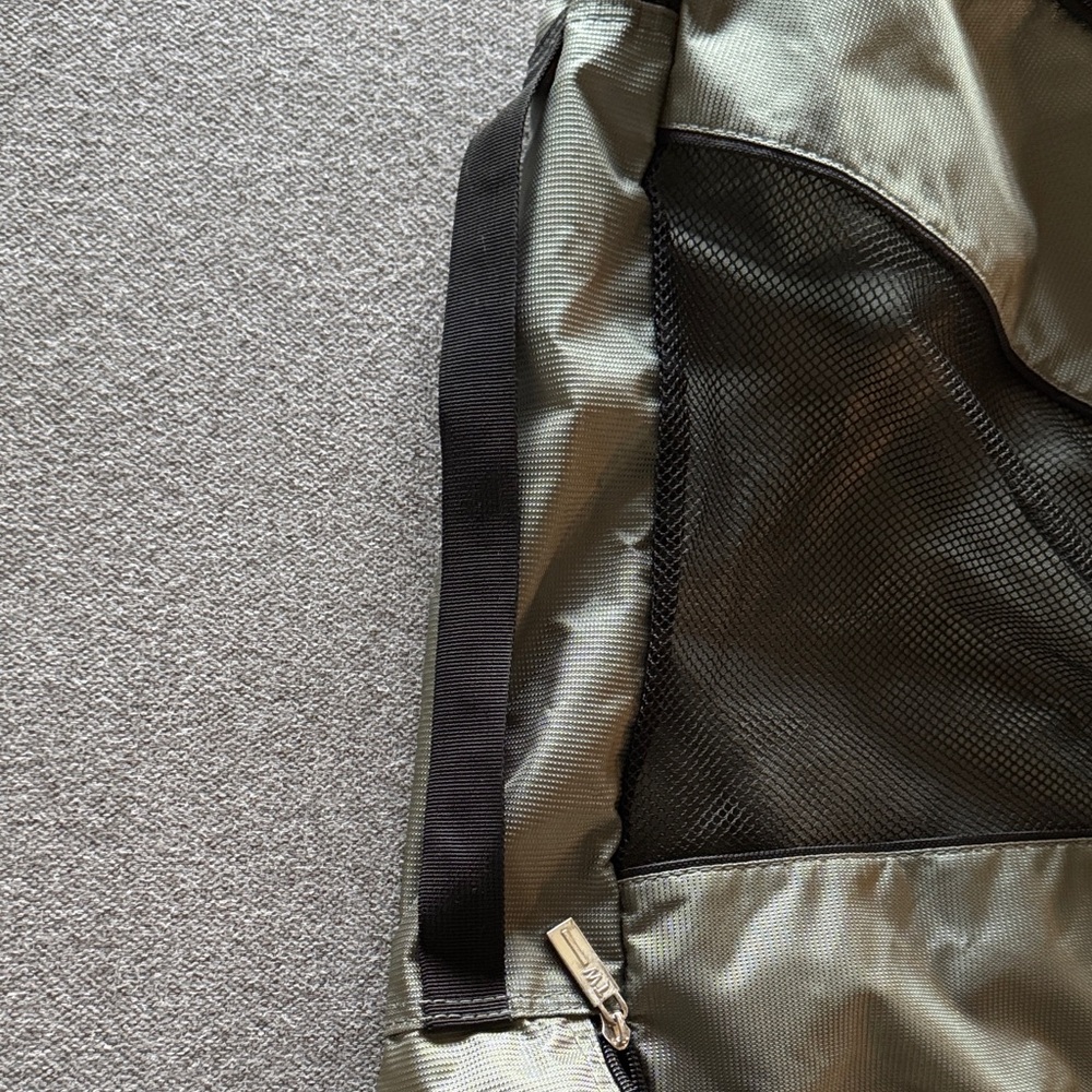 Versatile Black and Gray Travel Bag Set - Picture 4 of 7